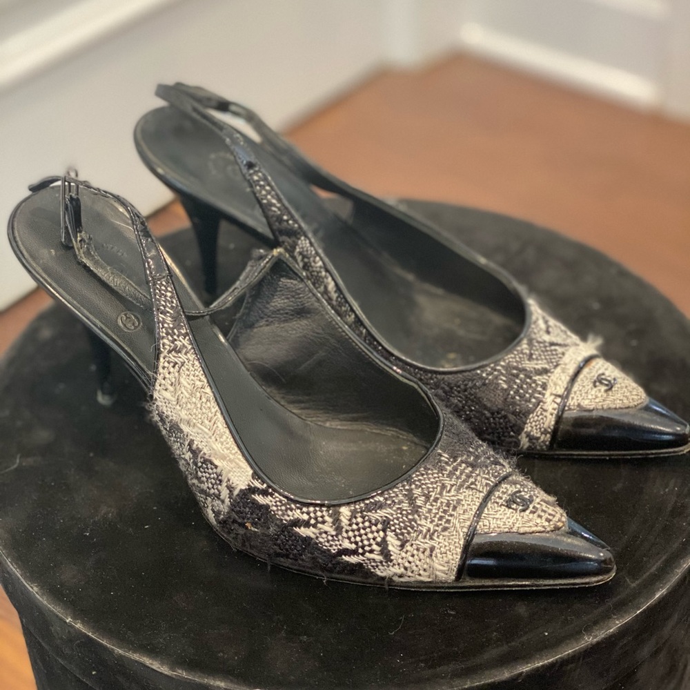 Authentic classics Chanel tweed heels